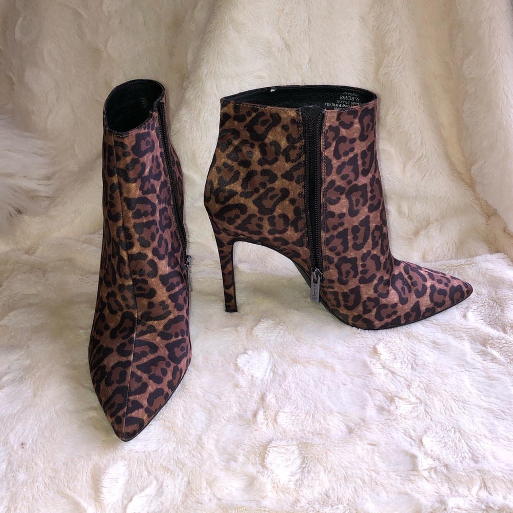 Jessica Simpson 8M 4” Leopard Print Satin Booties